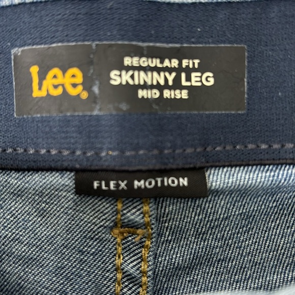 LEE REGULAR FIT SKINNY LEG MID RISE FLEX MOTION short - Picture 2 of 4